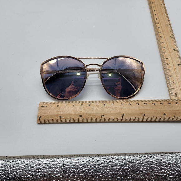 Quay Multi Colour Mirror Len Gold Tone Oversized Sunglasses - Picture 6 of 16